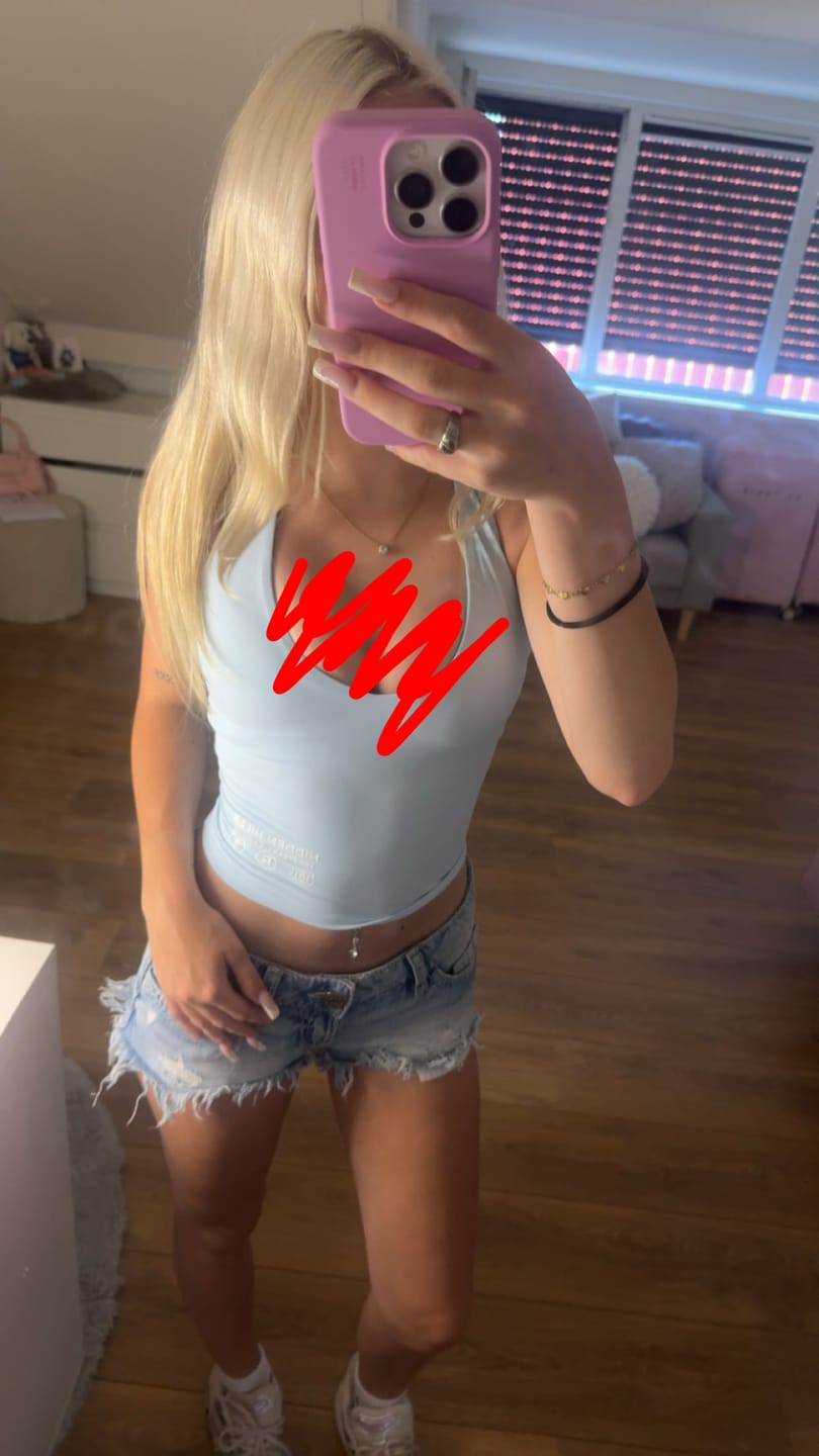 Customer photo review of ACTIVE HALTER TOP LIGHT BLUE