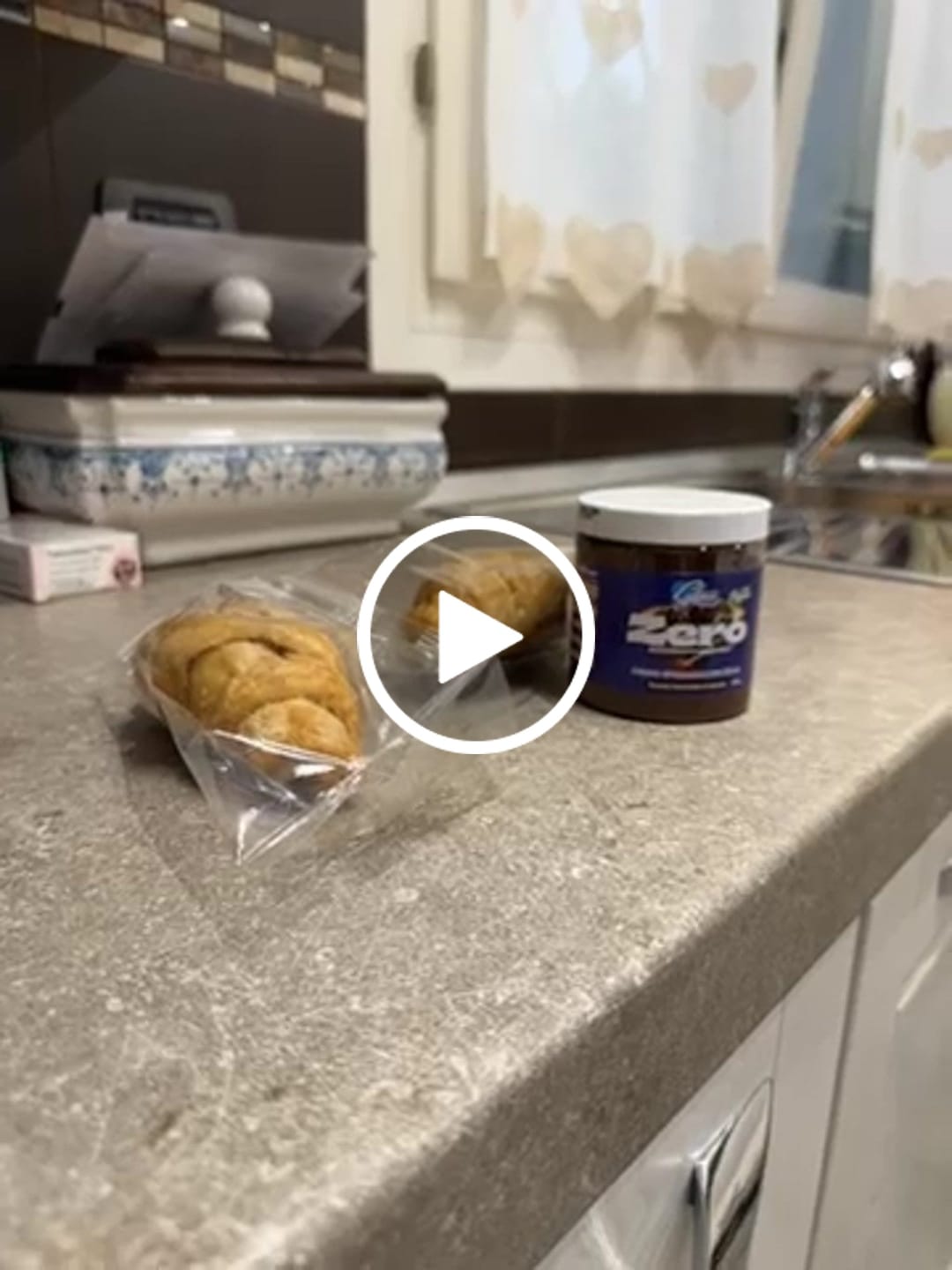 Customer video review of Crema proteica gusto nocciola bianca