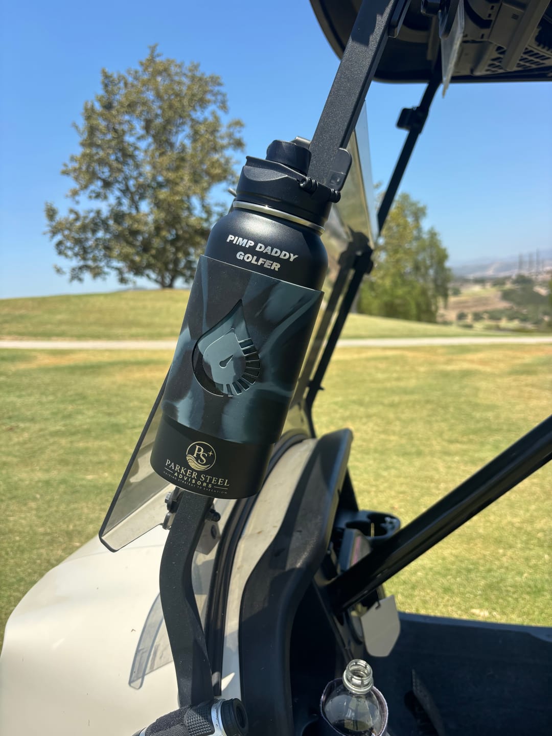 Customer photo review of CUSTOMIZE IT 32oz Bottle + Magnetic + Engraving