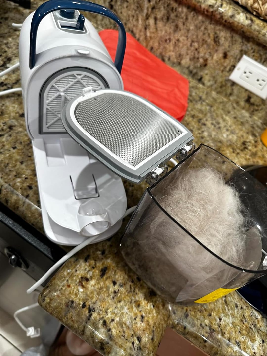 Customer photo review of Oneisall Cozy C1 8-in-1 Tierhaarschneider mit Staubsauger & Föhngerät