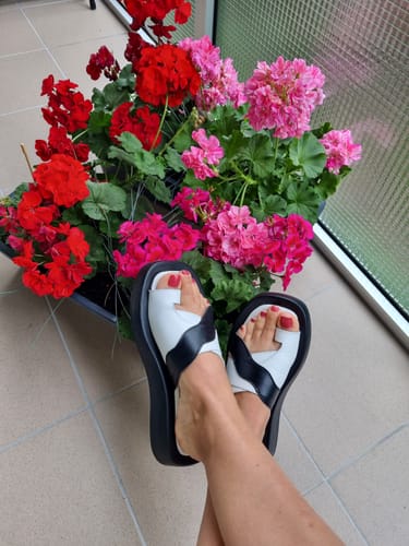 Customer photo review of "Galizia Slides in Black"