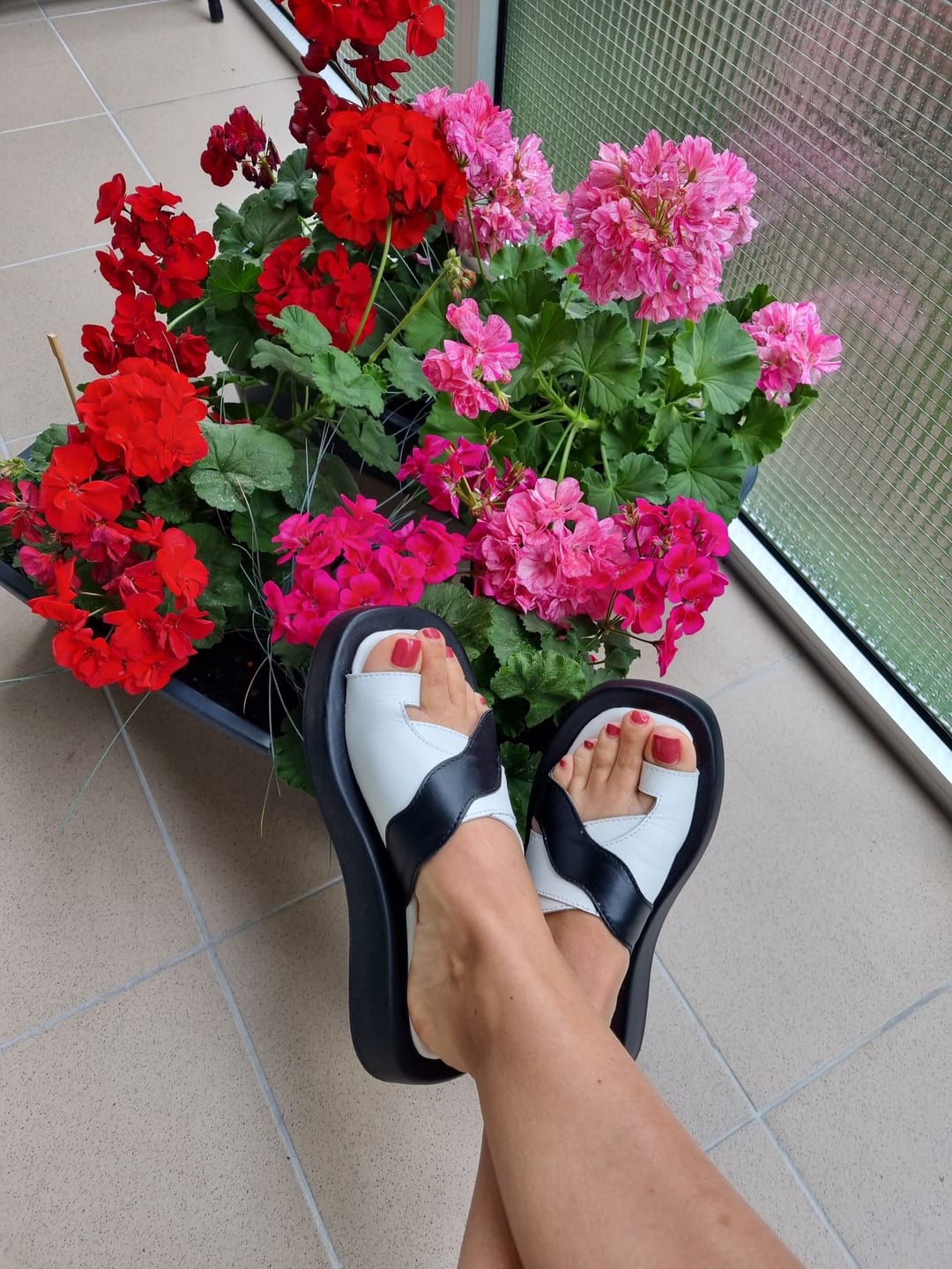 Customer photo review of "Galizia Slides in Black"