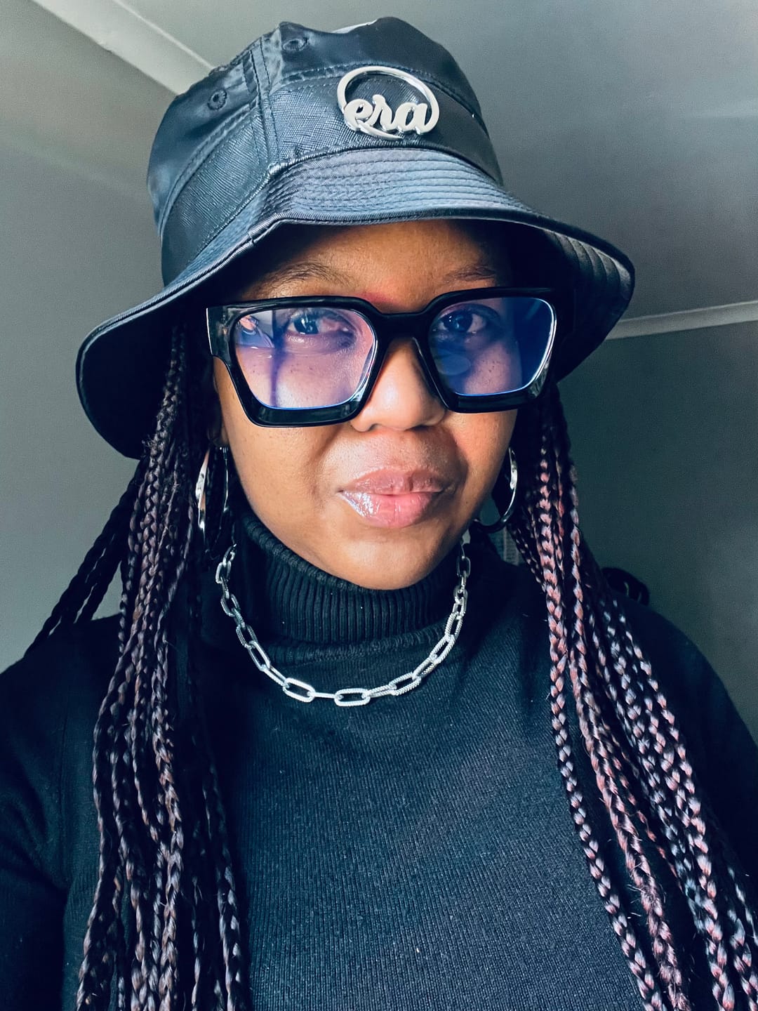 Customer photo review of Black Billy Bucket Hat