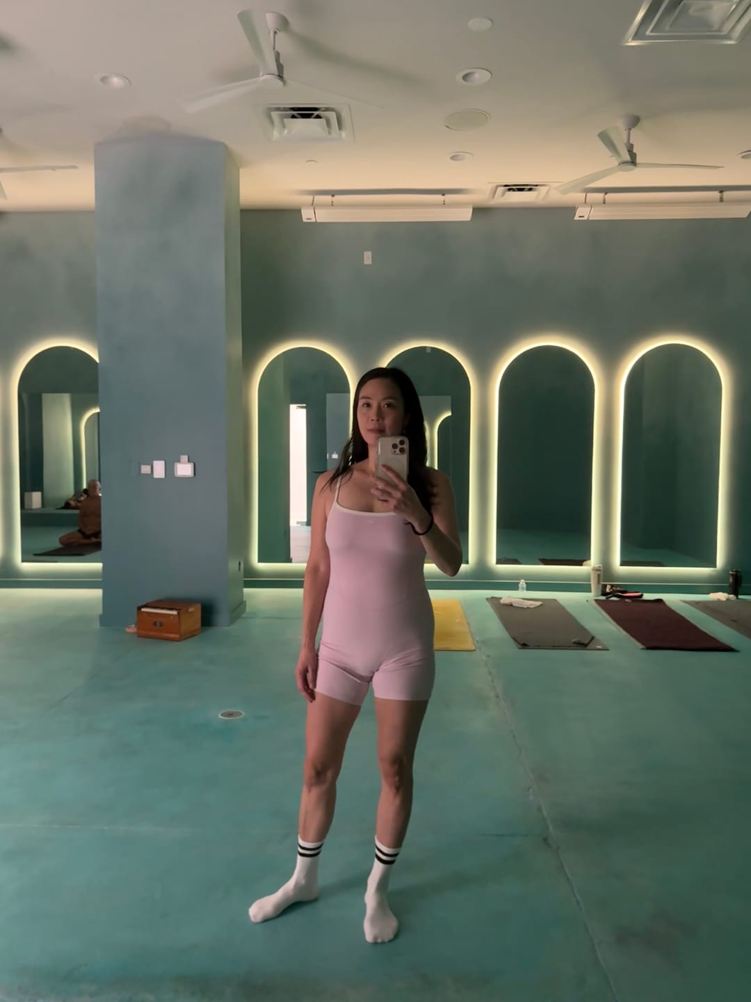 Customer photo review of The Shorts Onesie / Parfait-Cream
