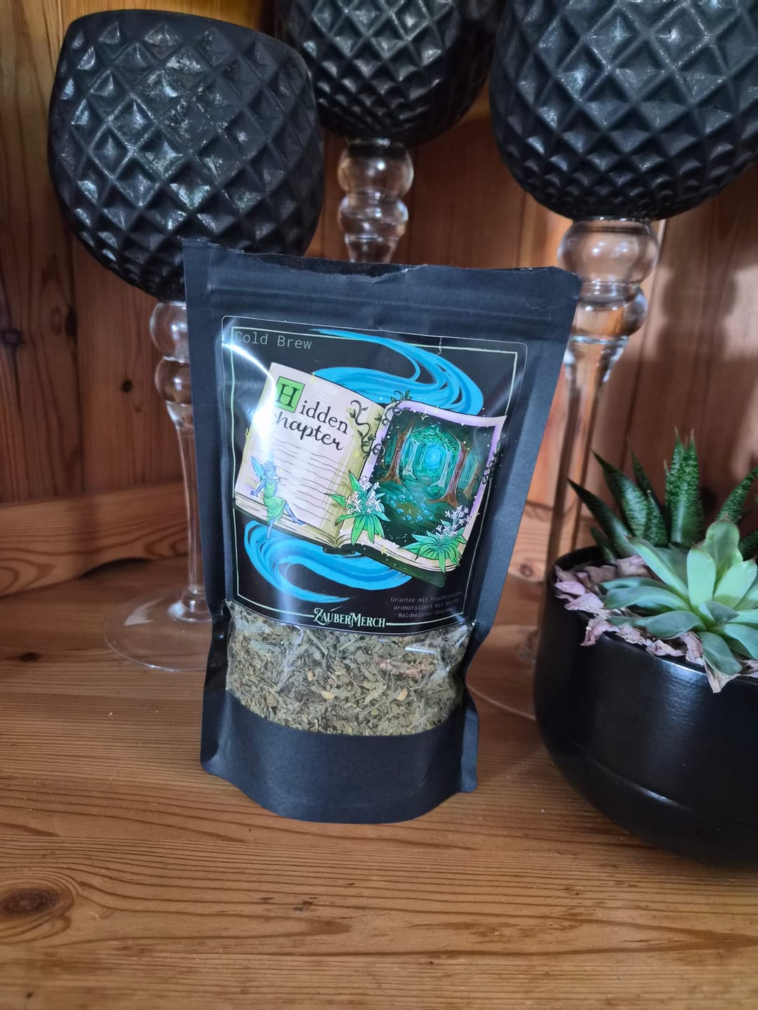 Customer photo review of Hidden Chapter Cold Brew Tee – Matcha Waldmeister Eistee