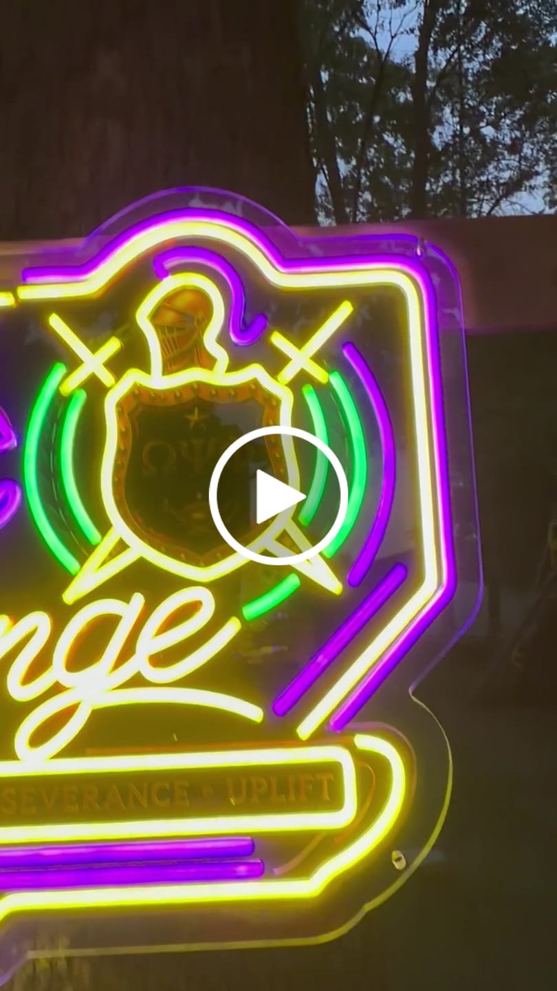 Customer video review of Que Lounge - Premium Neon Artwork