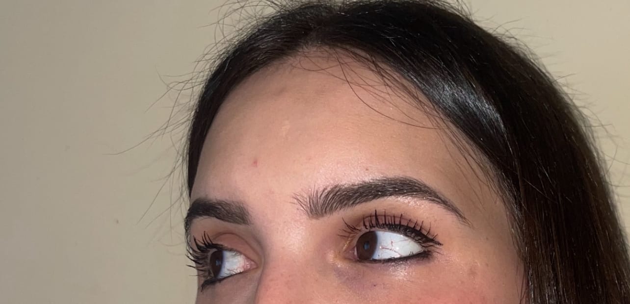 Customer photo review of KosmaLash® | Sérum Crecimiento & Anticaída