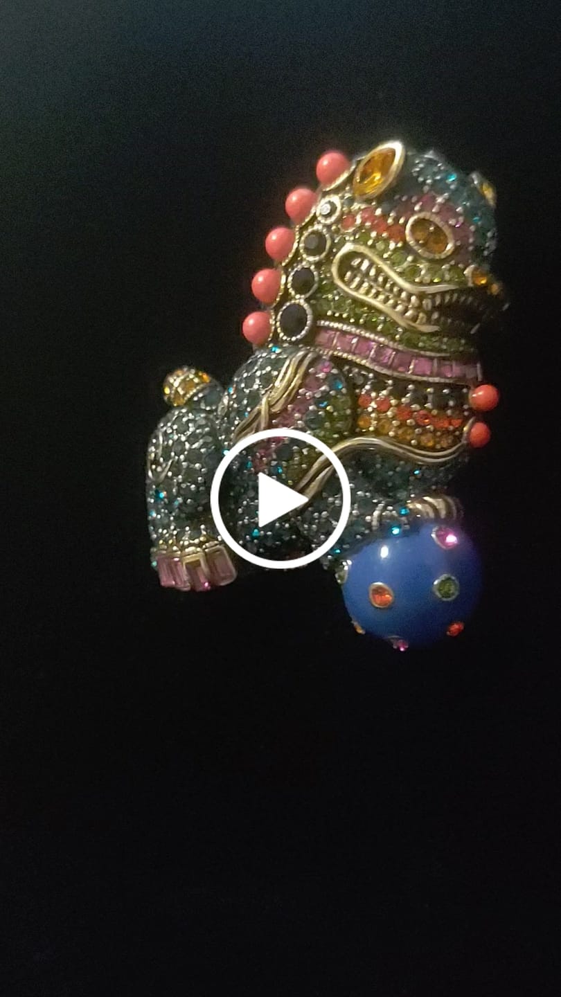 Customer video review of HEIDI DAUS® "Fu Dog" Crystal & Enamel Dog Pin