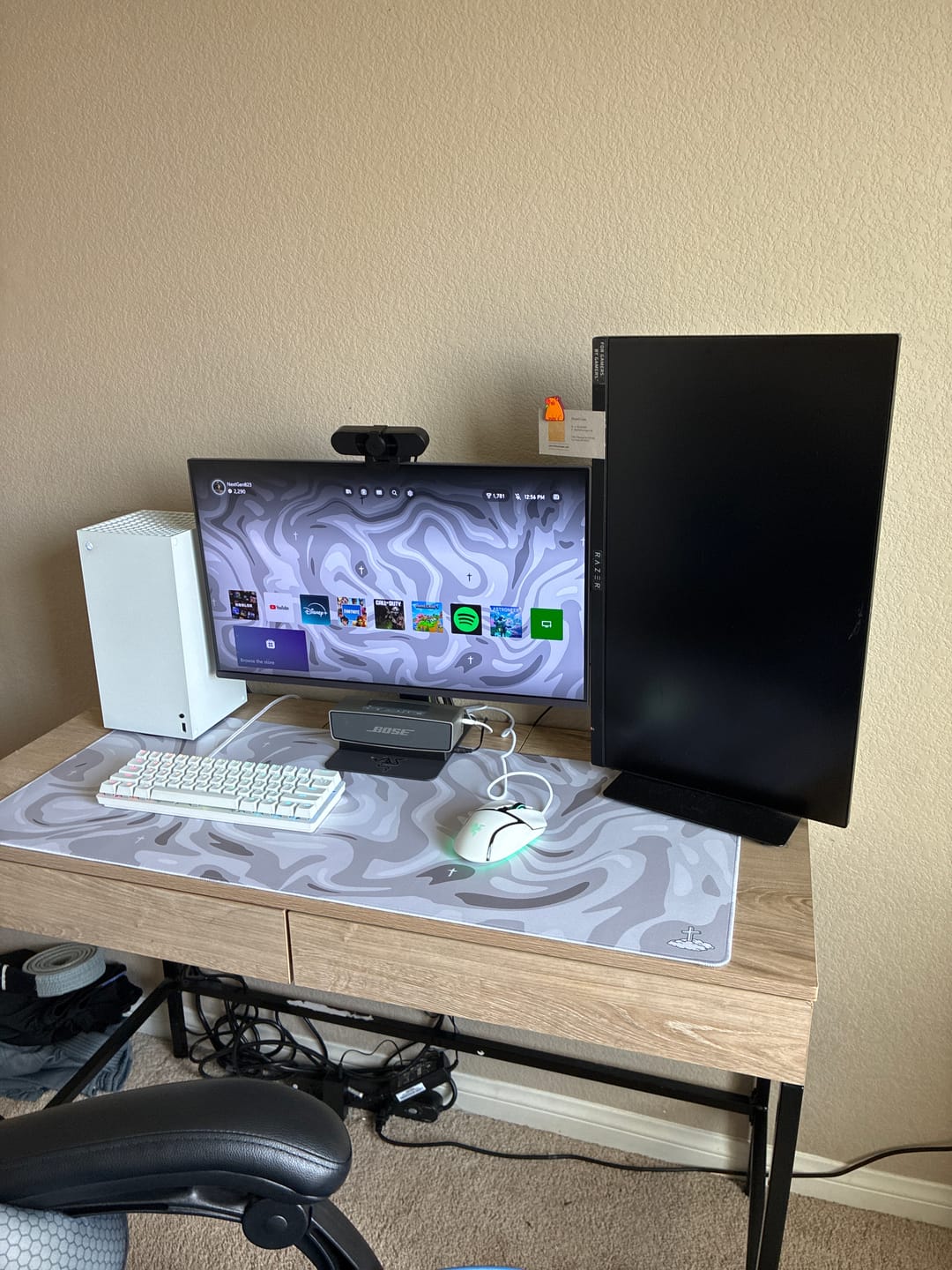 Customer photo review of Liquid White Mousepad
