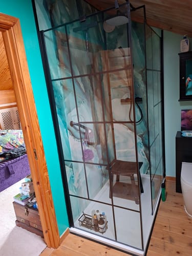 Customer photo review of Trieste 1950 x 900mm Matt Black Abstract Frame Wetroom Screen with Support Bar - 8mm Glass