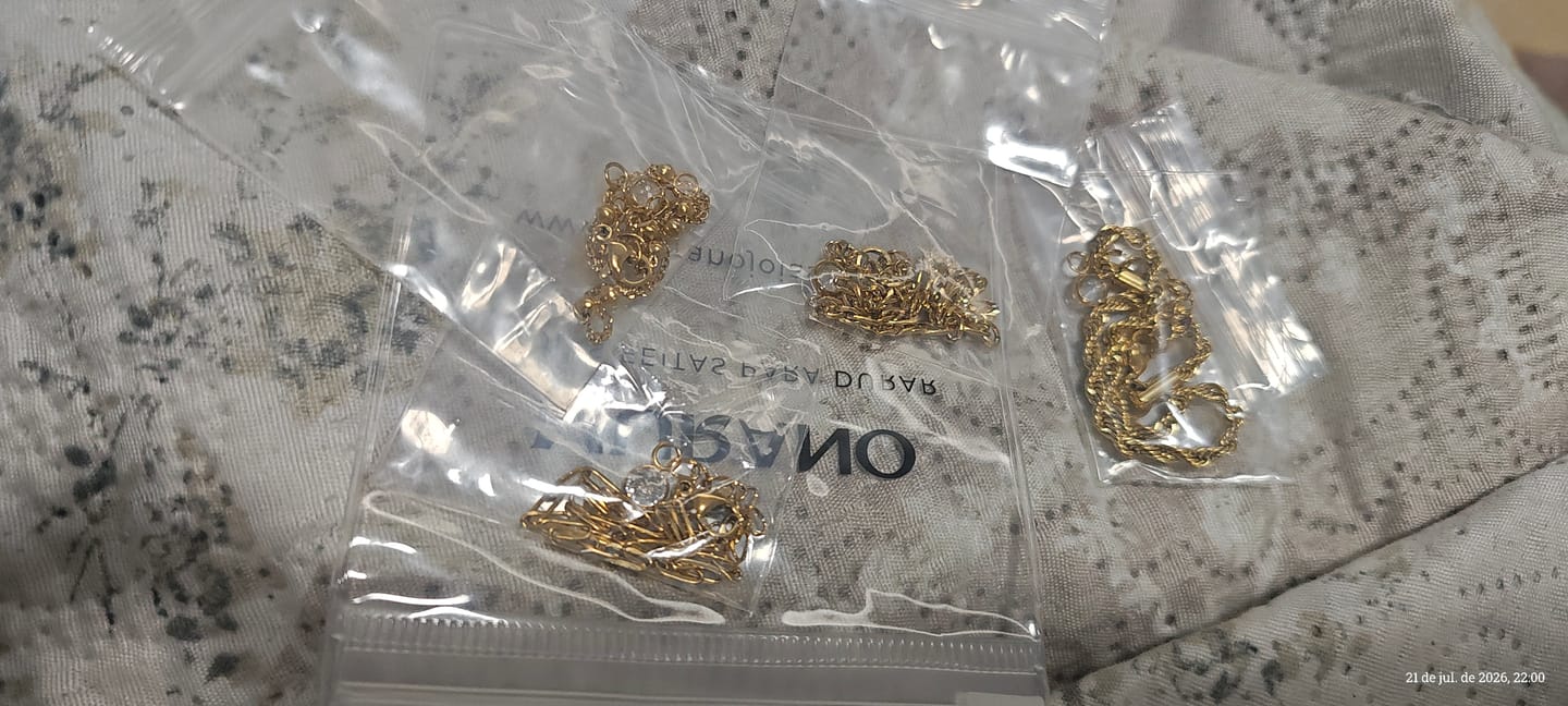 Customer photo review of Kit Pulseiras Glamour Zircônias Banhado em Ouro 18K