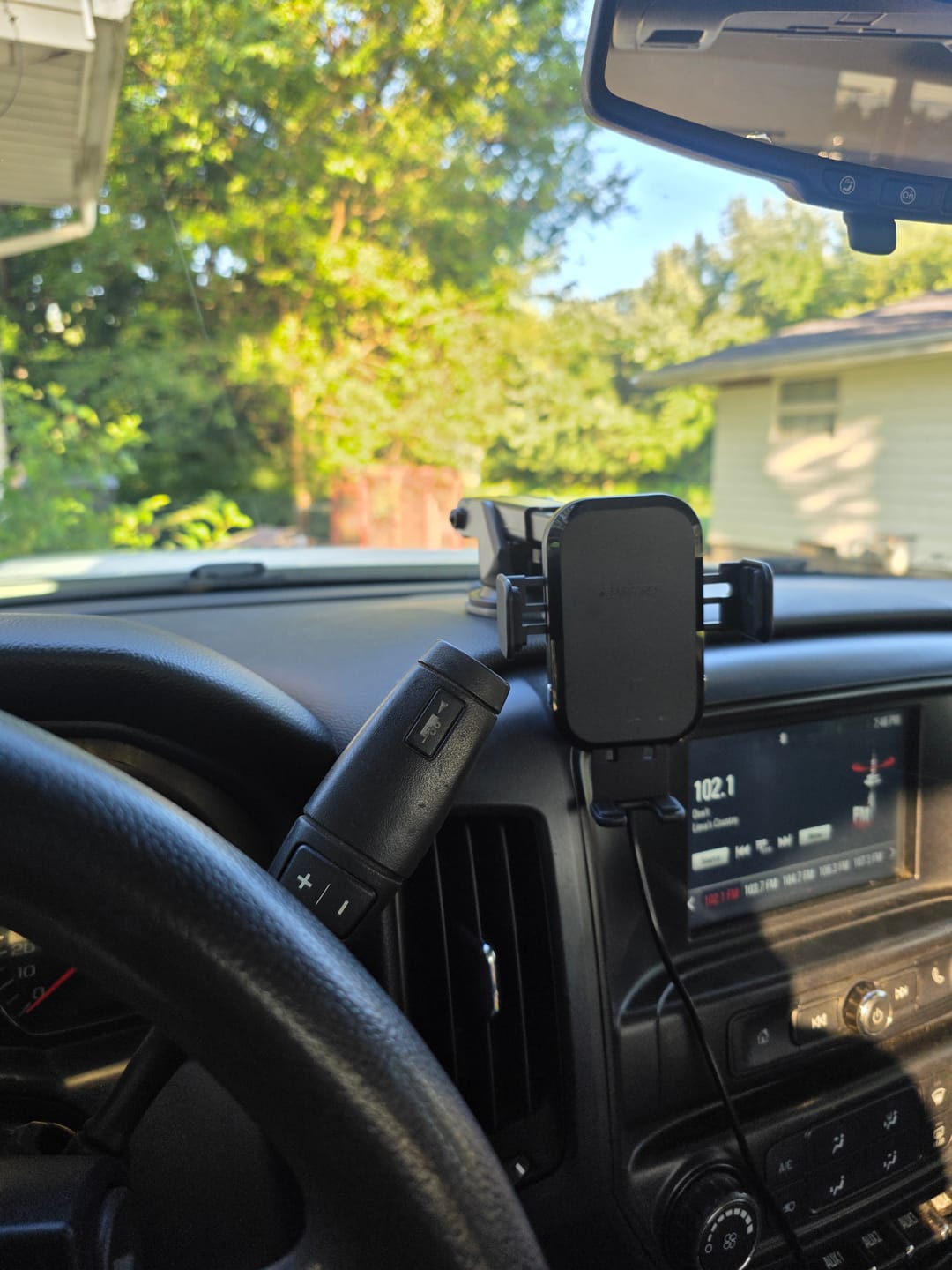 Customer photo review of Auto-Sensing Fast Wireless Car Charger
