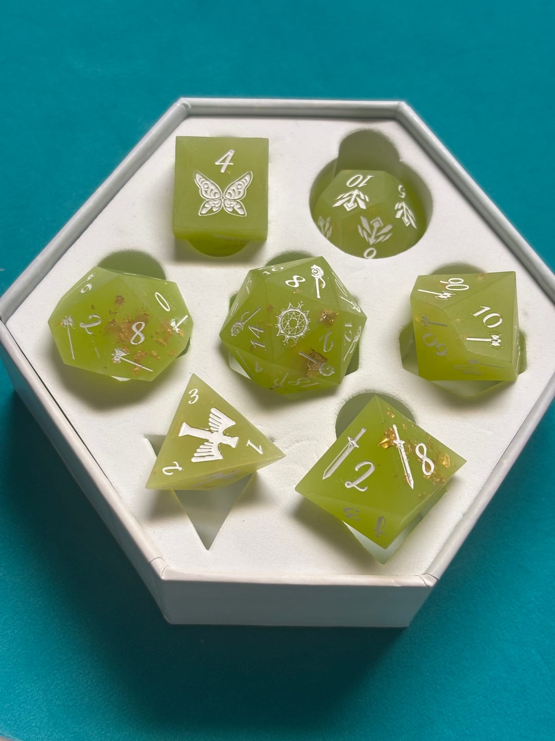 Customer photo review of PRE-ORDER || Frieren Sharp-Edged Resin Dice Set