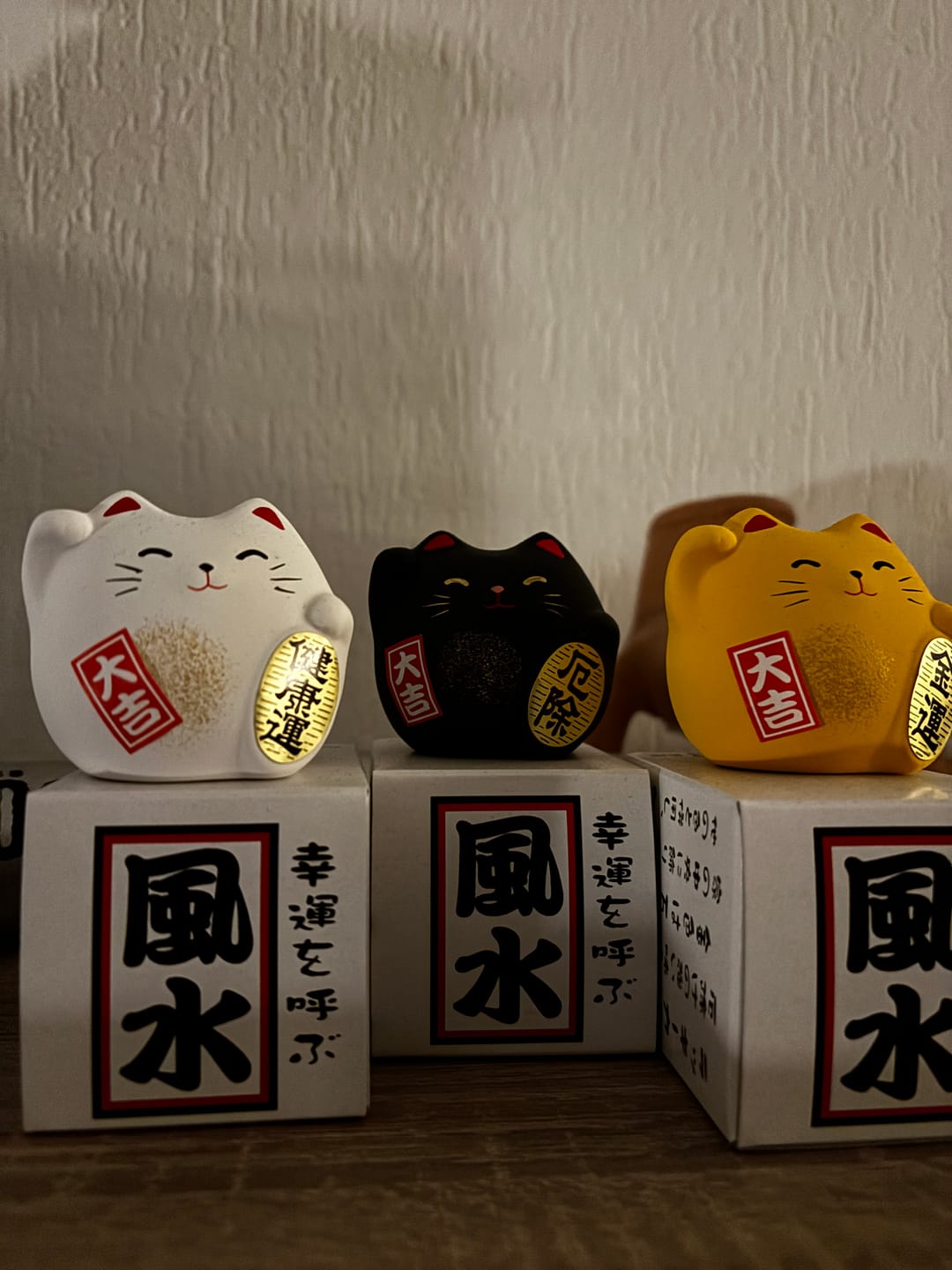 Customer photo review of Weiße Runde Maneki Neko Glückskatze