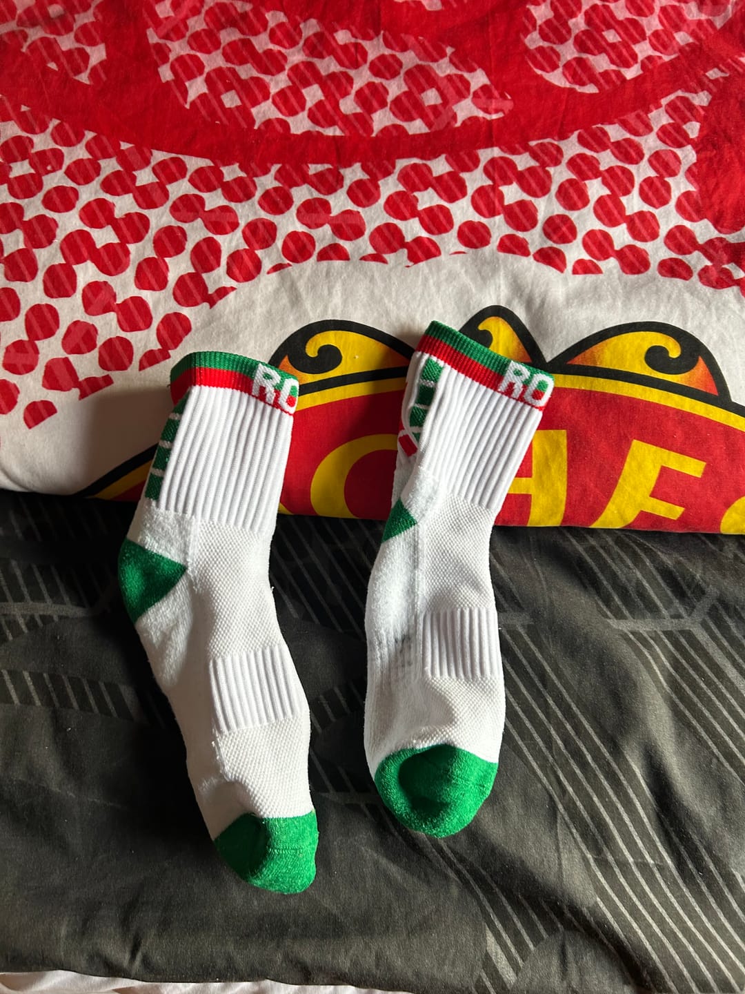 Customer photo review of Low Rise Cushioned Ankle Socks - Green/Red/White