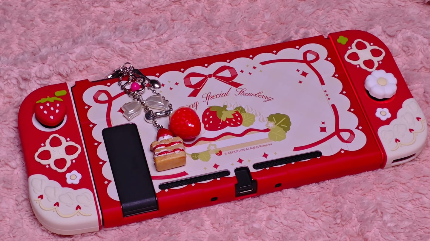 Customer photo review of GeekShare Cream Strawberry Series Protective Case for Switch 2