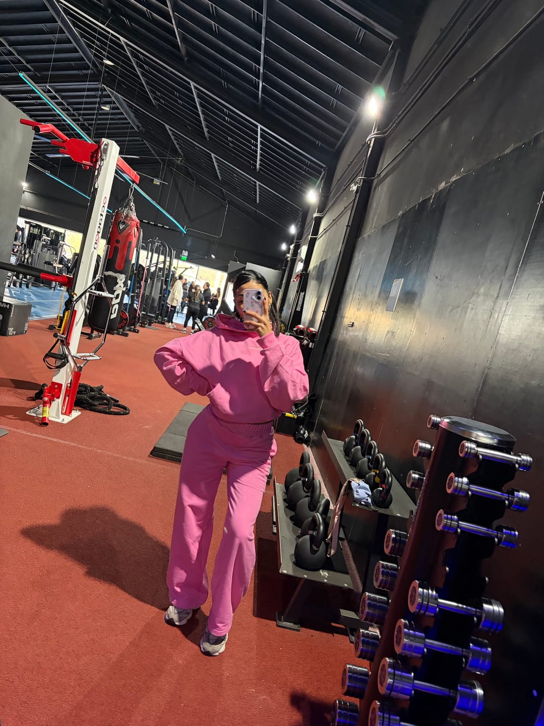 Customer photo review of POLERÓN HOODIE ROSADO - OVERSIZE CON GORRO LOGO BORDADO