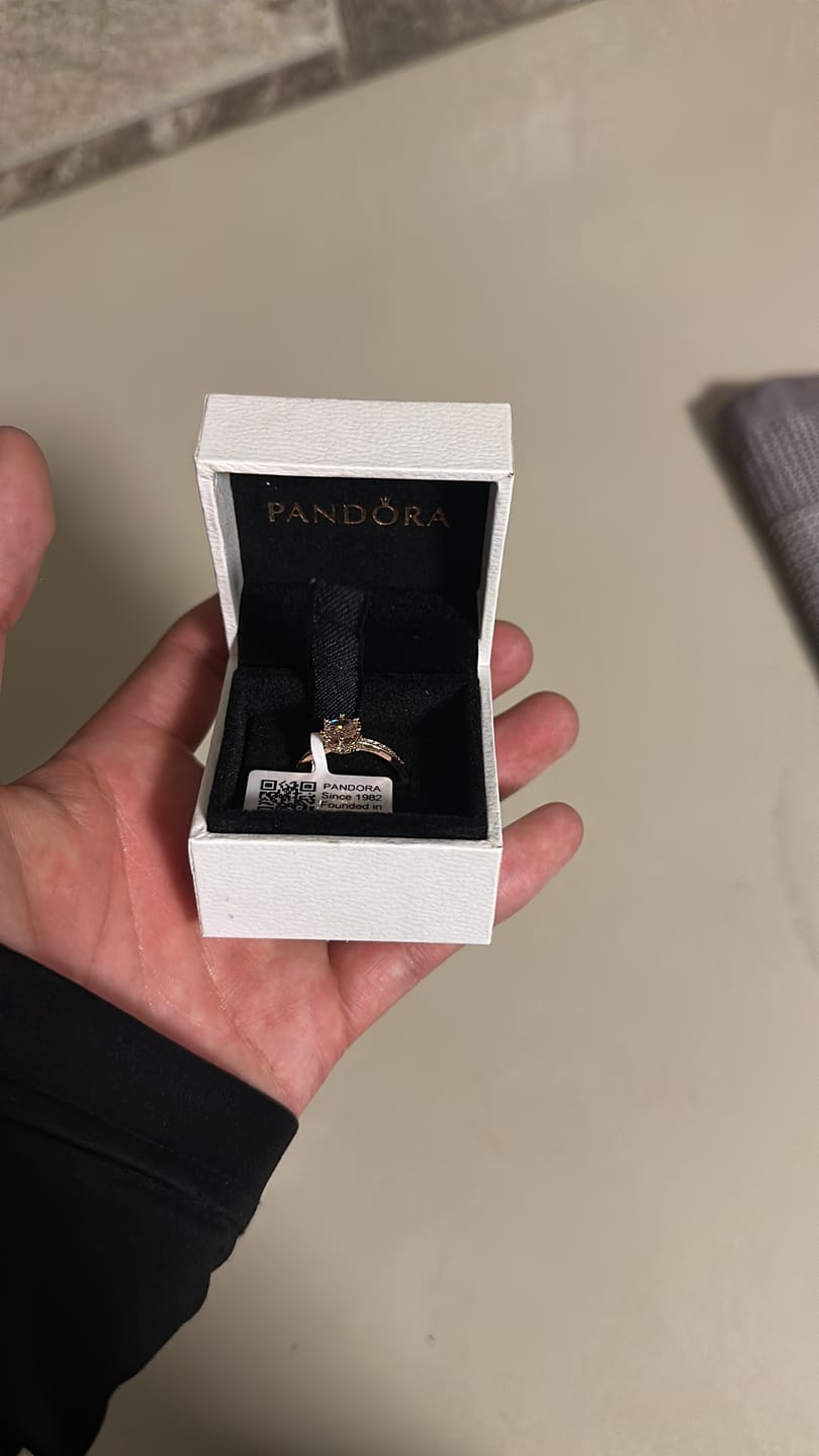 Customer photo review of ANILLO COMPROMISO CORONA ROSA BRILLANTE PANDORA