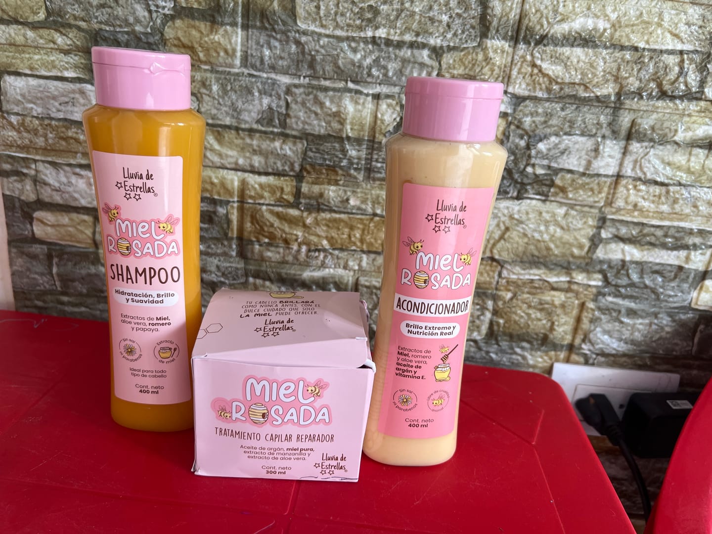 Customer photo review of SHAMPOO+ACONDICIONADOR MIEL ROSADA