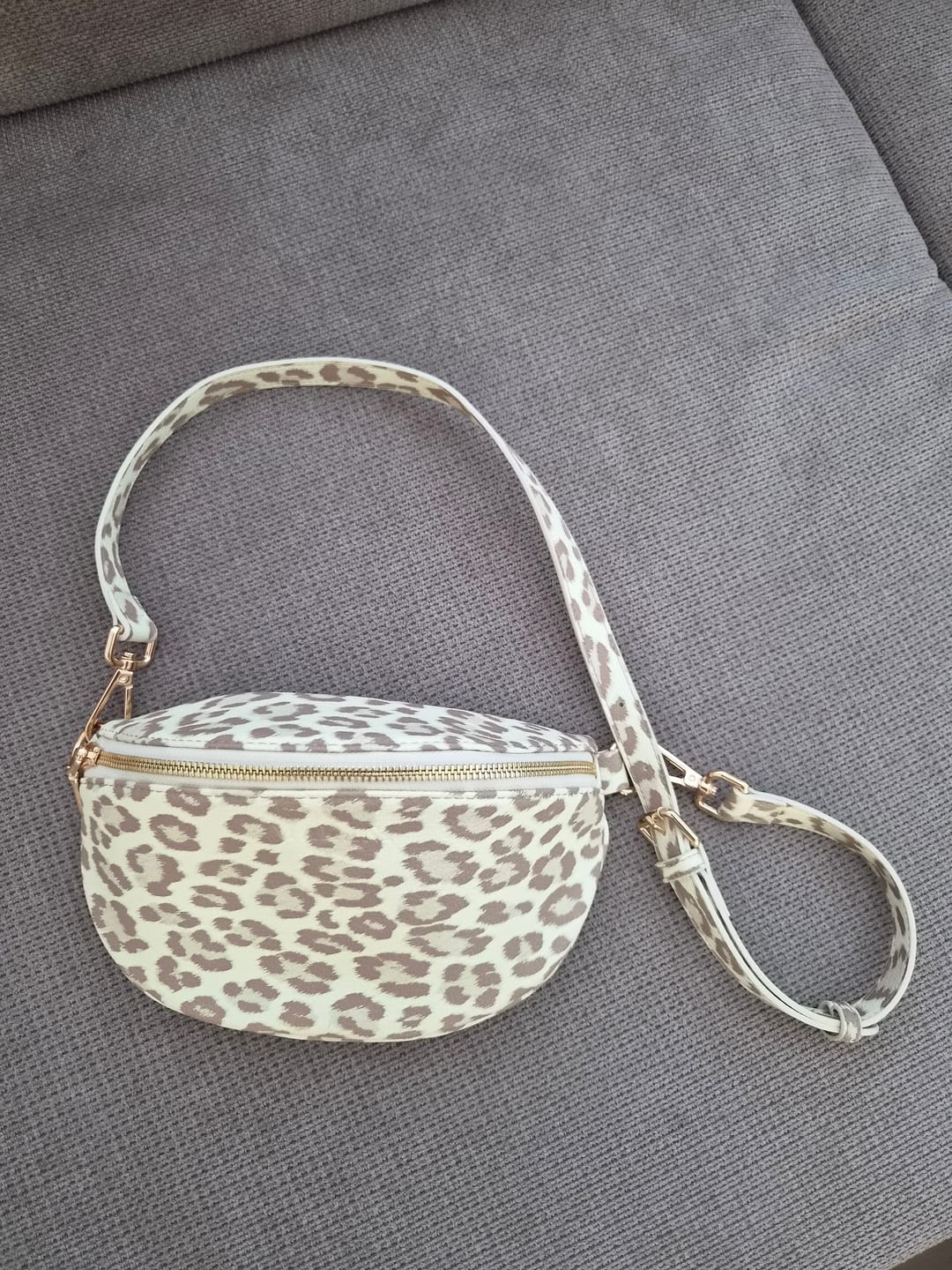 Customer photo review of NOA - LEO WHITE