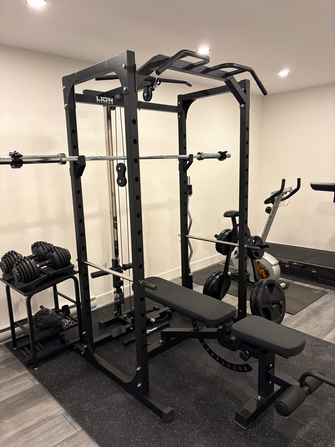 Customer photo review of Power rack Cage de musculation avec poulie haute et basse et accessoires