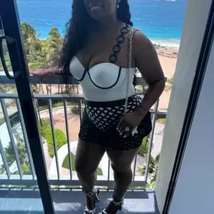 Customer photo review of Contrast Ring Swimsuit Set
