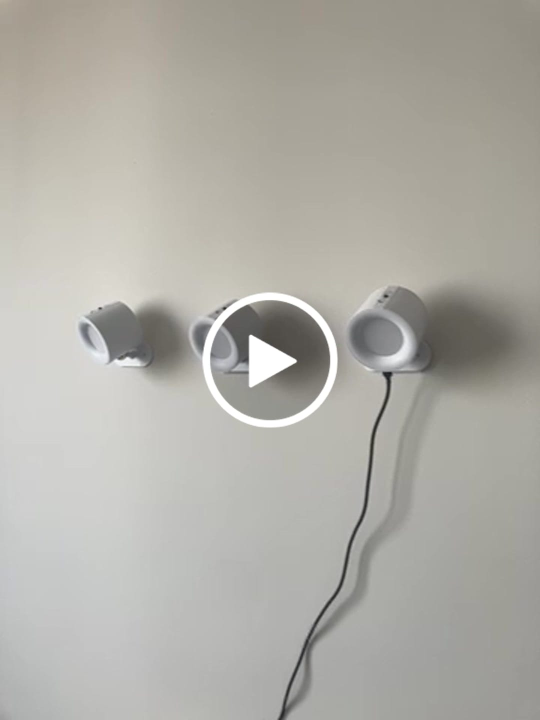 Customer video review of Lámpara de Velador Bidireccional 360° - USB Recargable - Control Remoto