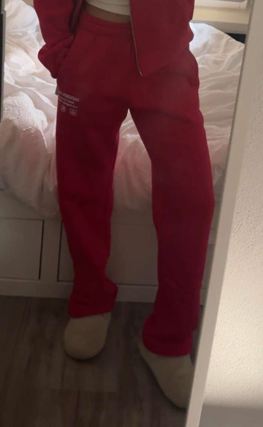 Customer photo review of LABEL STRAIGHT LEG SWEATPANTS RASPBERRY RED