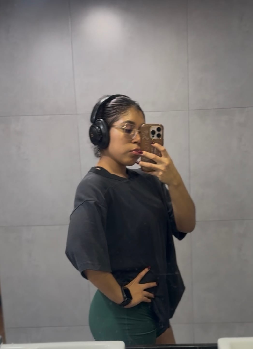 Customer photo review of 4196 - V-Neck Soft Tees