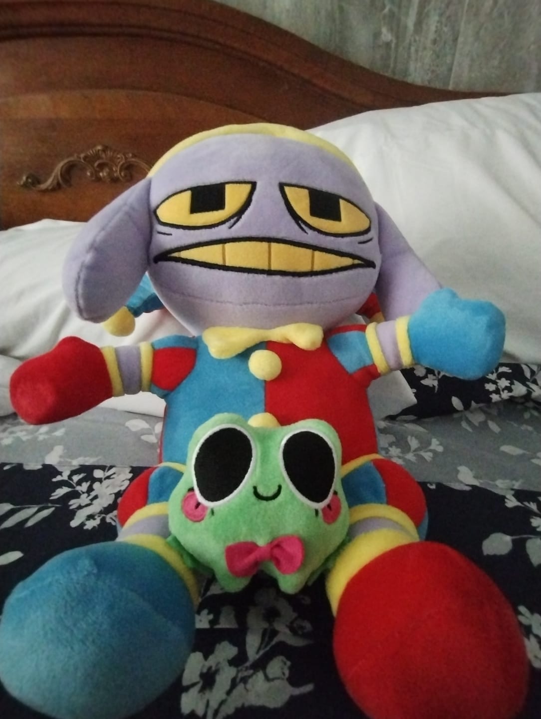 Customer photo review of Pomni-Suit Jax Plush