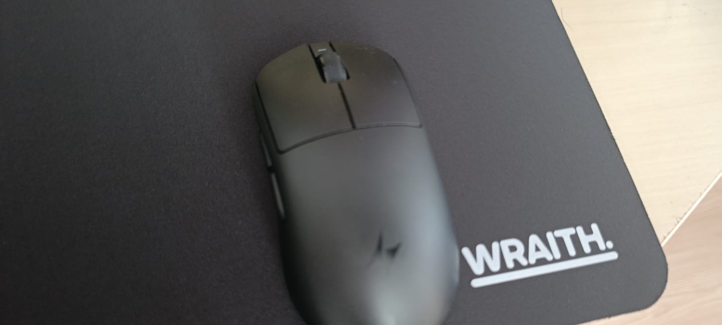 Customer photo review of Wraith Blade X Semi-Hard Mousepad