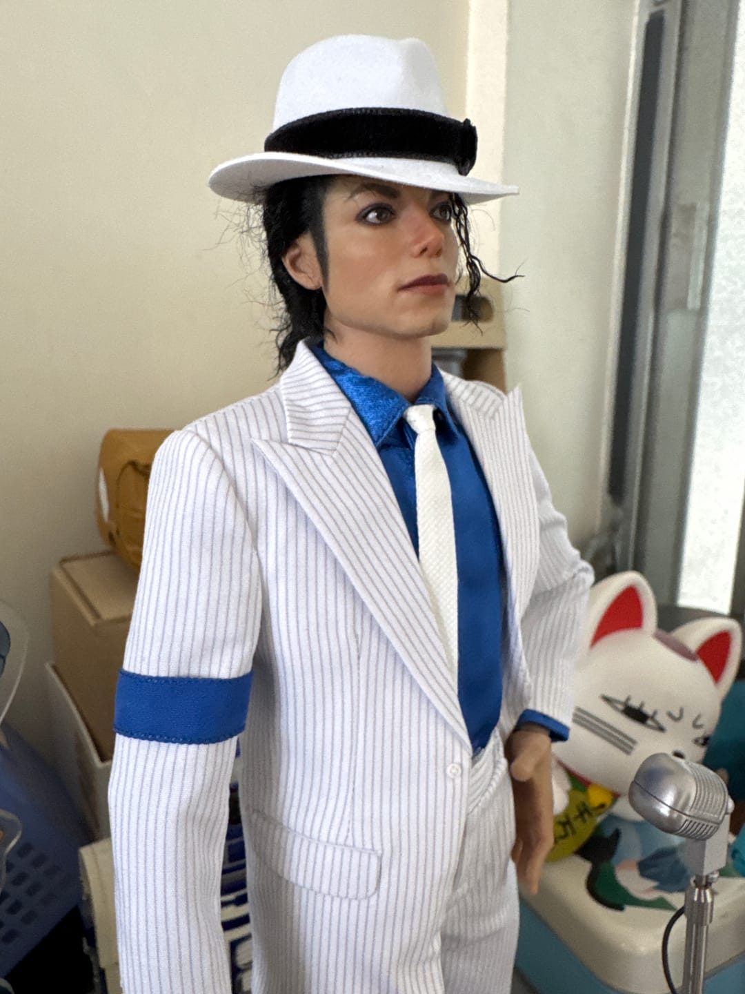 Customer photo review of MJ - Smooth Criminal 1/6 Collectible Figure