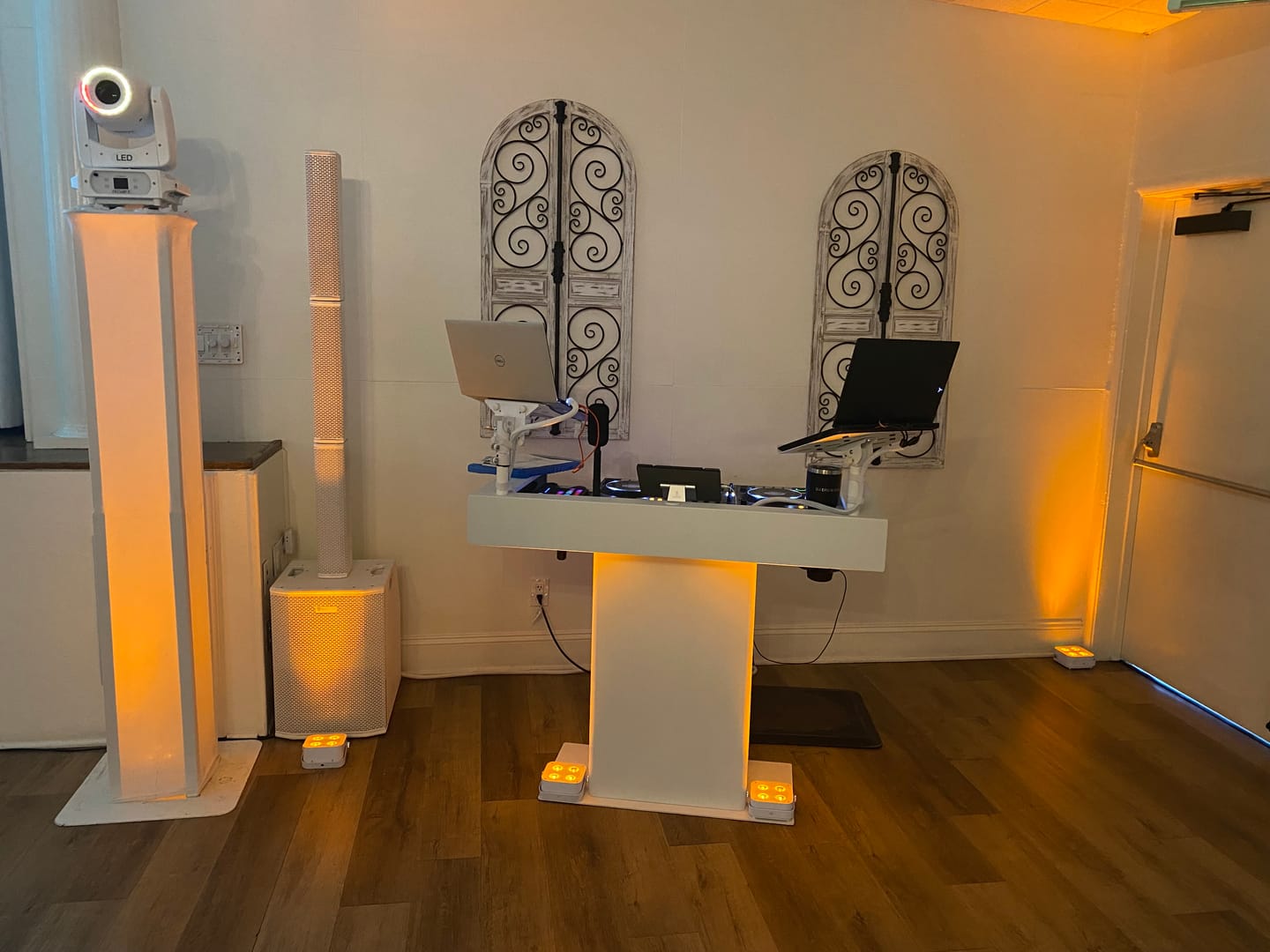 Customer photo review of Headliner HL30001 Malibu Portable DJ Podium with Countertop and Base Column - White