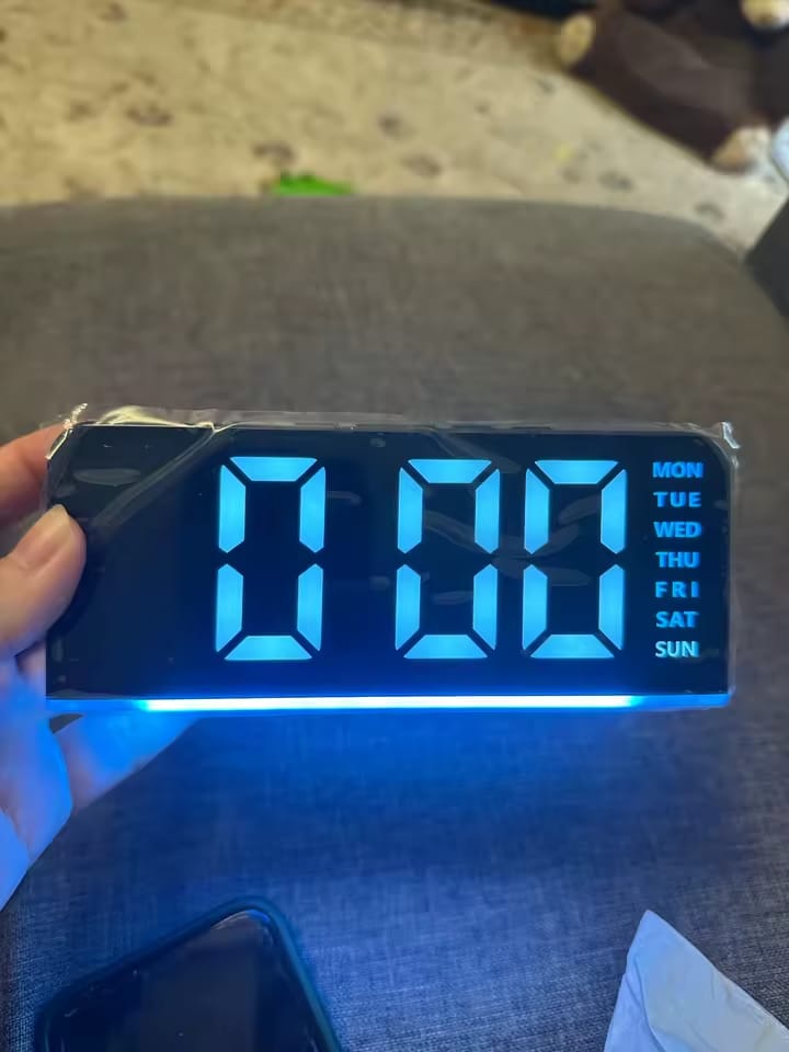 Customer photo review of Réveil digital LED lumineux