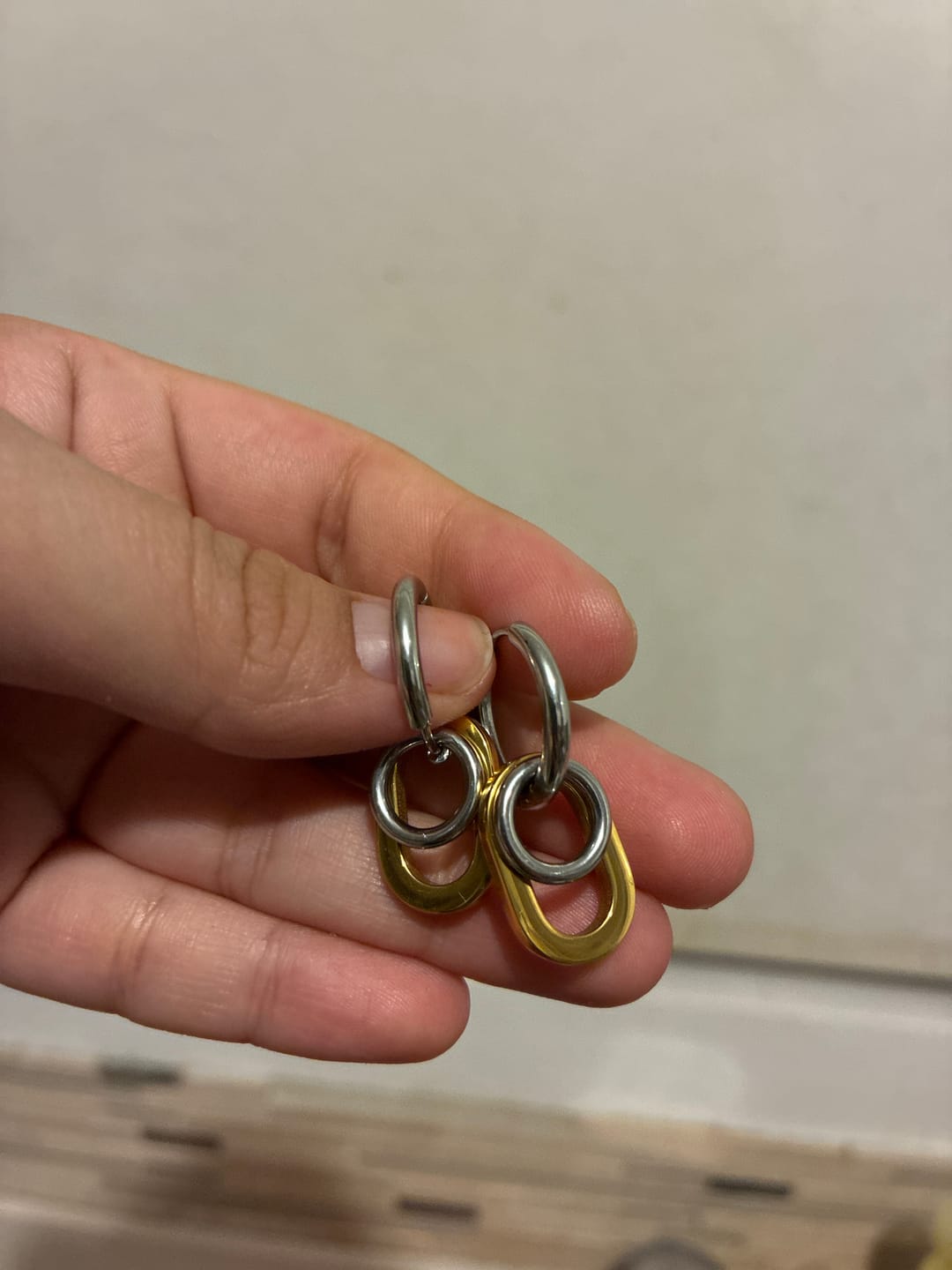 Customer photo review of Par Arracada Con Doble Dije 2 en 1