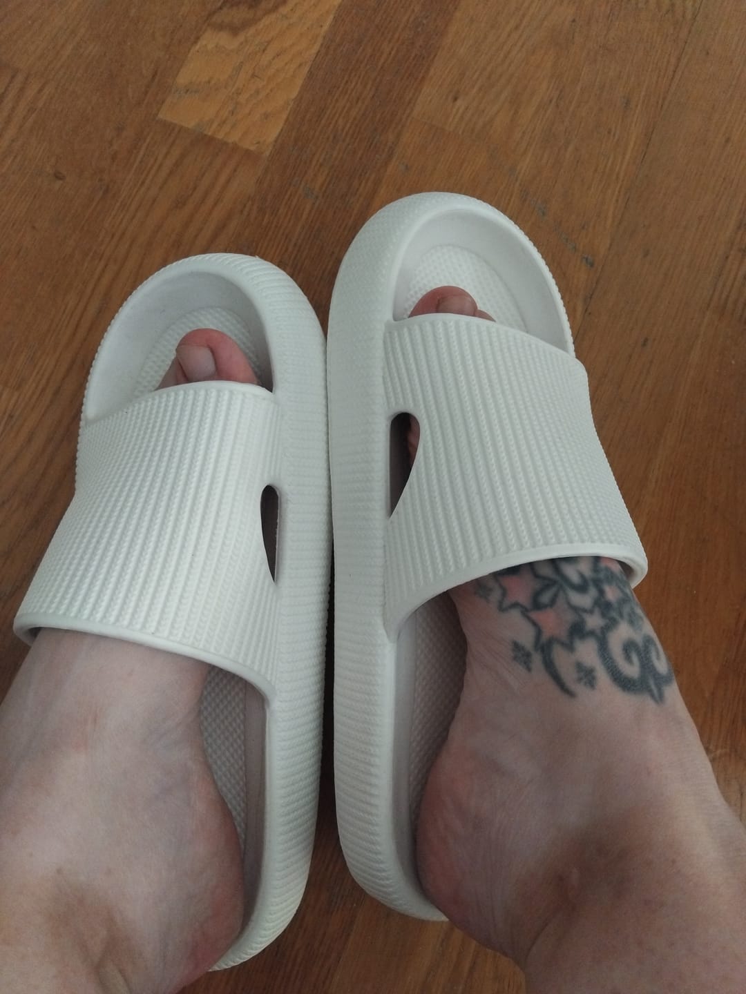 Customer photo review of HappyFlops Original