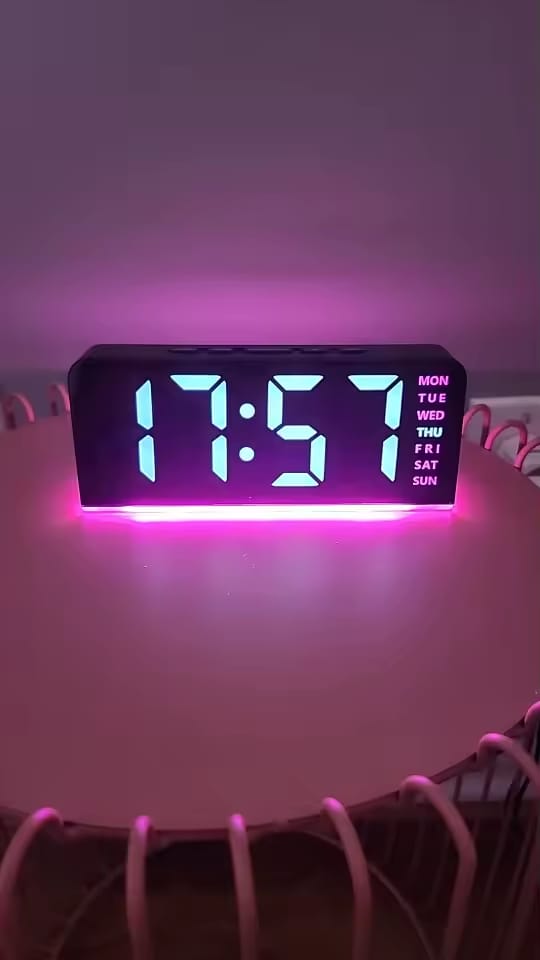 Customer photo review of Réveil digital LED lumineux