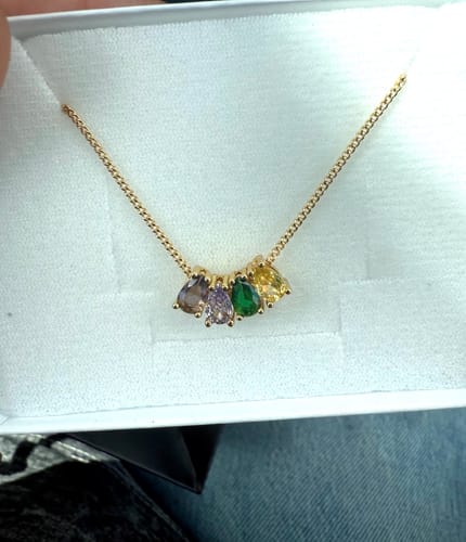 Customer photo review of Personaliza Tu Collar Birthstone Gota Dorado