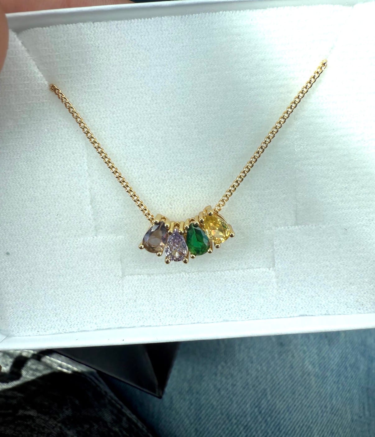 Customer photo review of Personaliza Tu Collar Birthstone Gota Dorado
