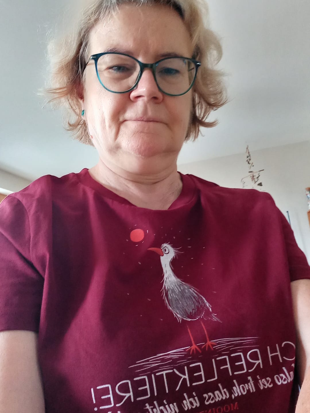Customer photo review of Ich reflektiere.. sei froh, dass ich nicht rede! · Damen Premium Bio T-Shirt 2.0