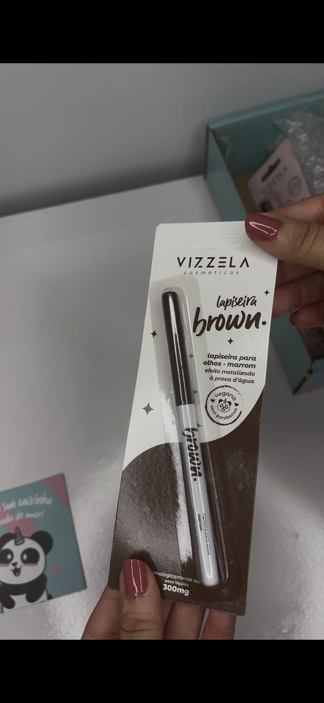 Customer photo review of Lapiseira Para Olhos Brown - Vizzela - Marrom Efeito Metalizado