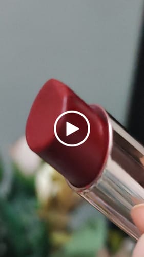 Customer video review of O.TWO.O HAUTE HYDRATING SATIN LIPSTICK