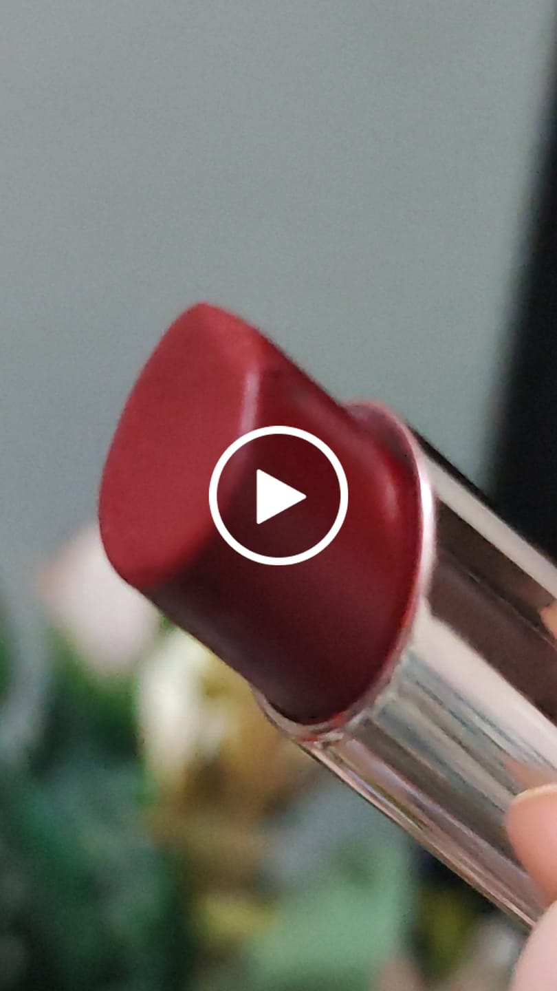 Customer video review of O.TWO.O HAUTE HYDRATING SATIN LIPSTICK