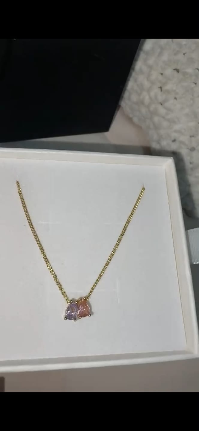 Customer photo review of Personaliza Tu Collar Birthstone Gota Dorado