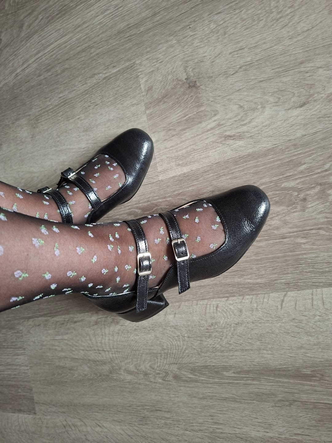 Customer photo review of "Groovy Heels, Black" sandėlyje