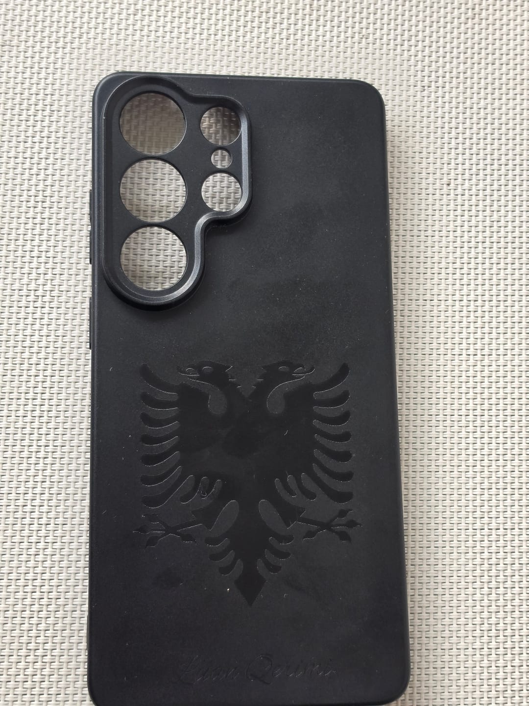 Customer photo review of HANDYHÜLLE ALBANISCHE FLAGGE ADLER MIT NAME - GRAVUR