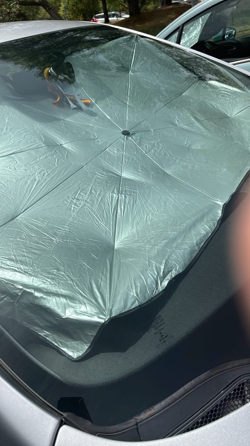 Customer photo review of Parasol Plegable para Coche Tipo Paraguas