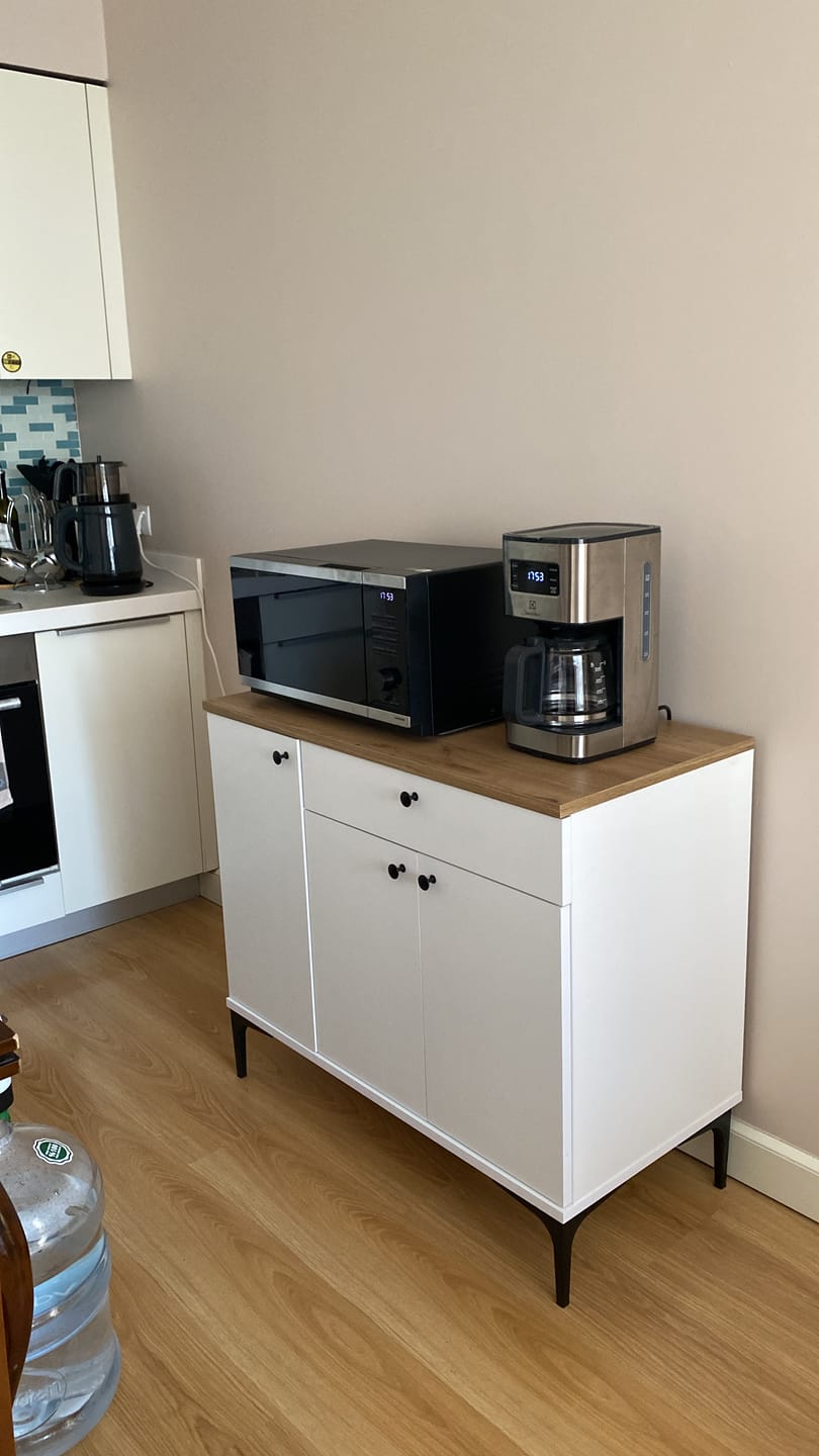 Customer photo review of Rani JE194 Kahve Köşesi Çok Amaçlı Dolap 3 Kapaklı 1 Çekmeceli Kiler Mutfak Dolabı Beyaz - Sepet Ceviz