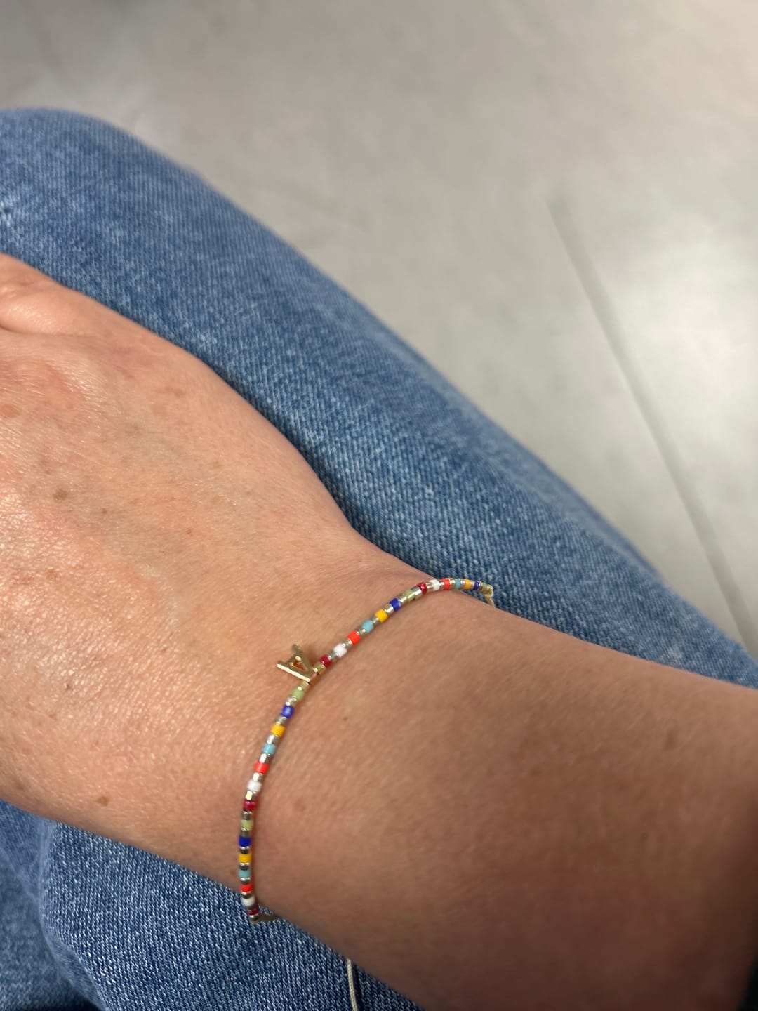 Customer photo review of Pulsera Chaquiras Rainbow Con Inicial