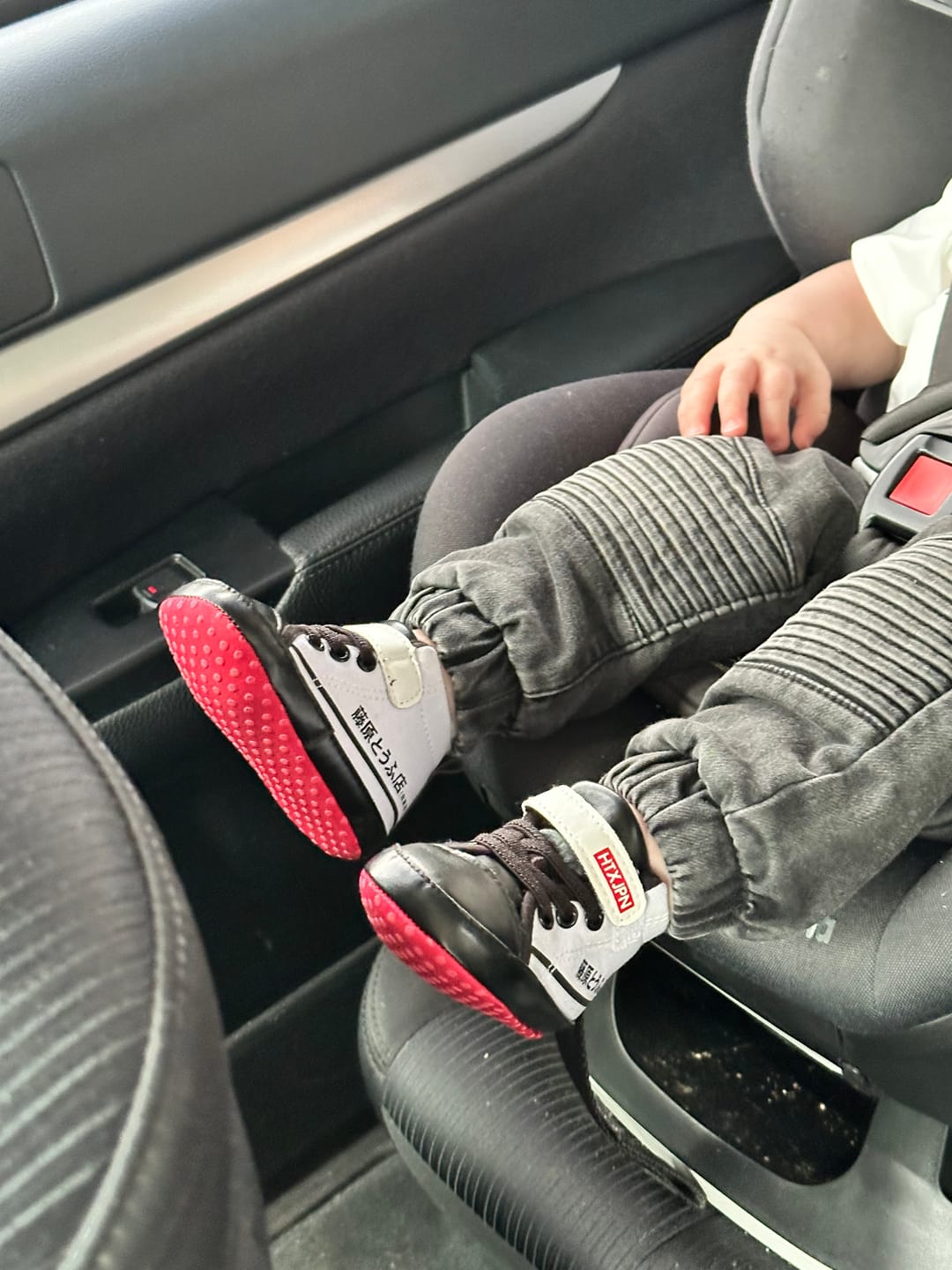 Customer photo review of HTXJPN Fuji2 Baby Sneakers